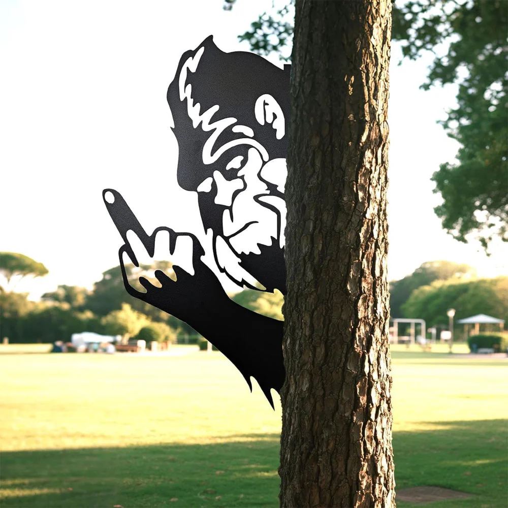 Bigfoot Rigolo Montrant le Doigt Plaque Métallique – Décoration de Jardin Animale Espiègle