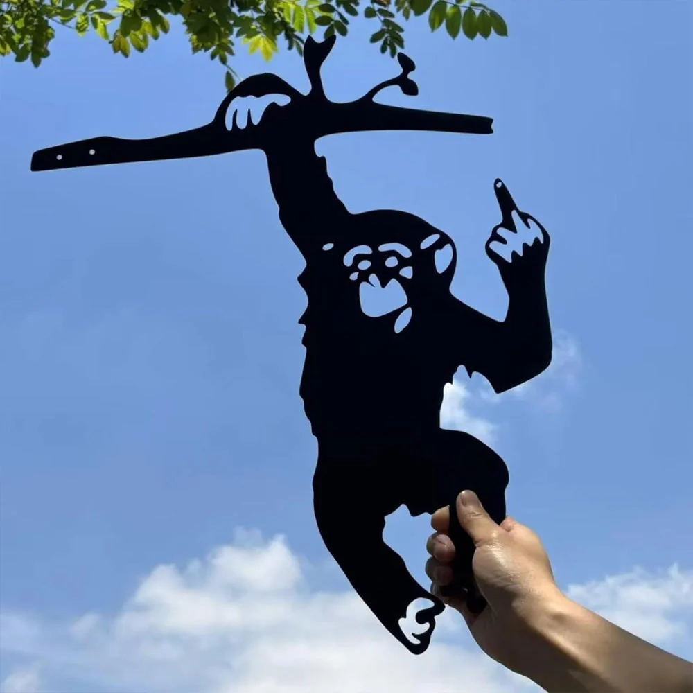 Singe Rigolo Montrant le Doigt Plaque Métallique – Décoration de Jardin Animale Espiègle - Image 2