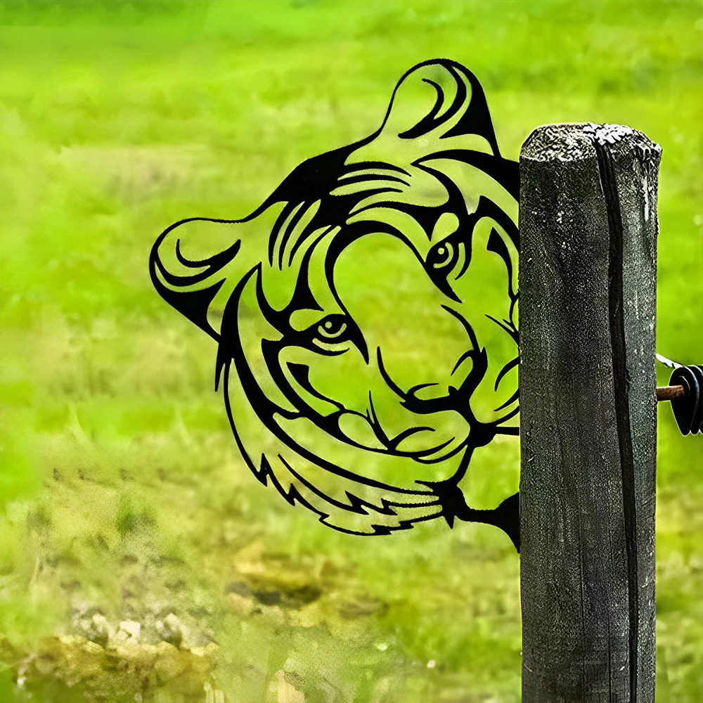 Tigre Curieux Plaque Métallique – Décoration de Jardin Extérieur Animale